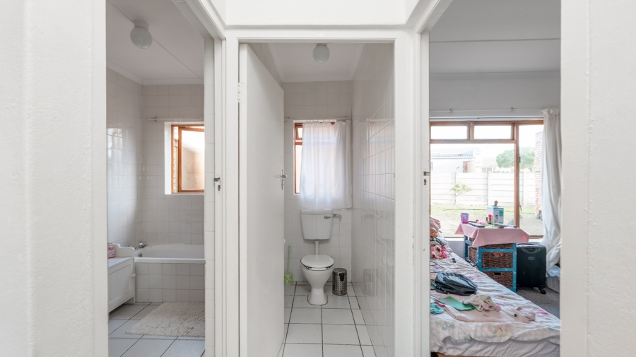 To Let 3 Bedroom Property for Rent in Struisbaai Western Cape